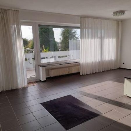 Schicke Wohnung mit Balkon