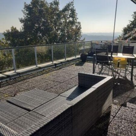 Große Dachgeschosswohnung mit Terrasse und phantastischem Fernblick