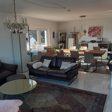 Große Dachgeschosswohnung mit Terrasse und phantastischem Fernblick