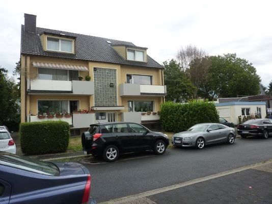 6-Zimmer Wohnung in schönem Mehrfamilienhaus 1